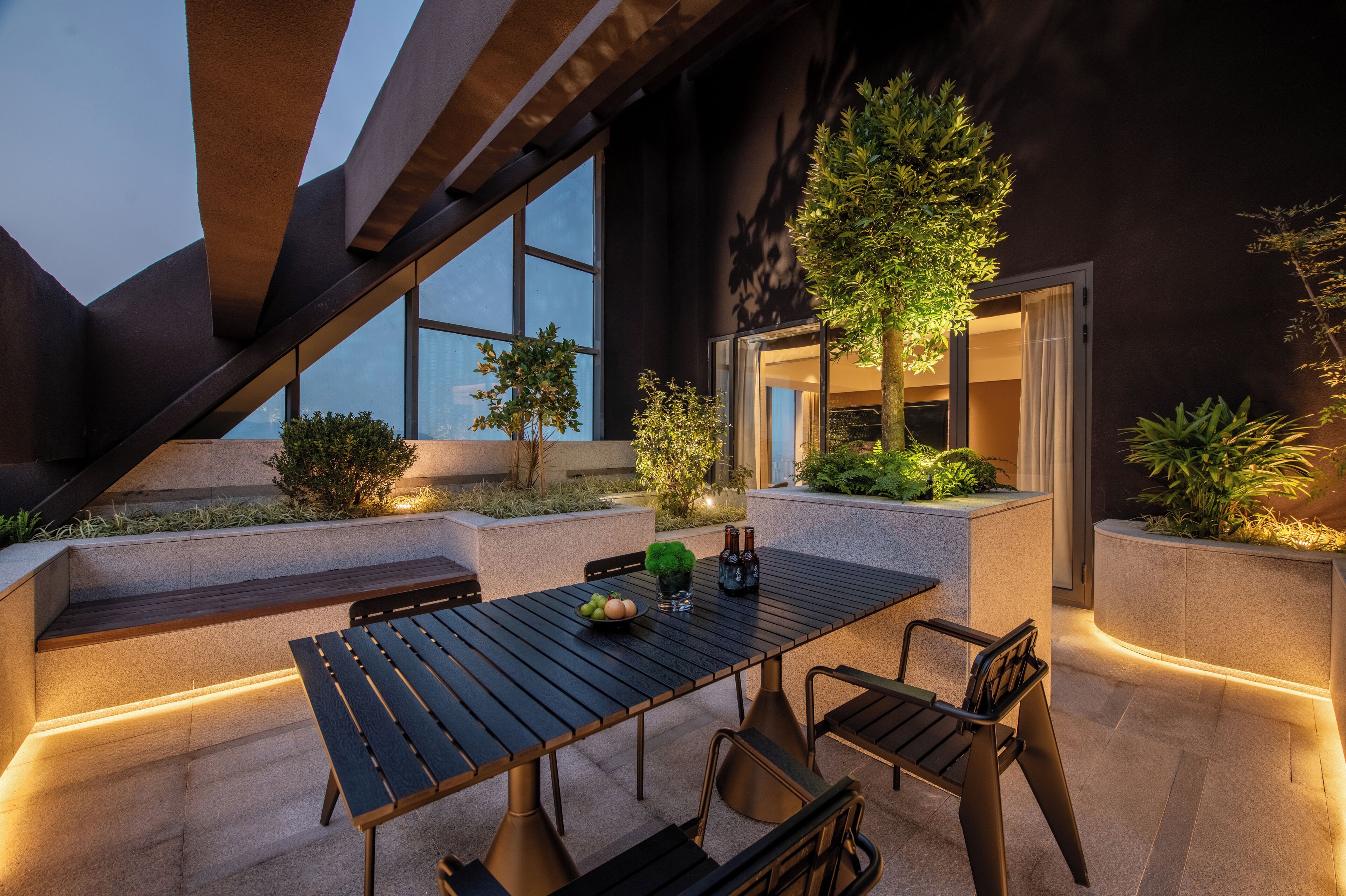 Suite familiar, vistas al río | Restaurante al aire libre