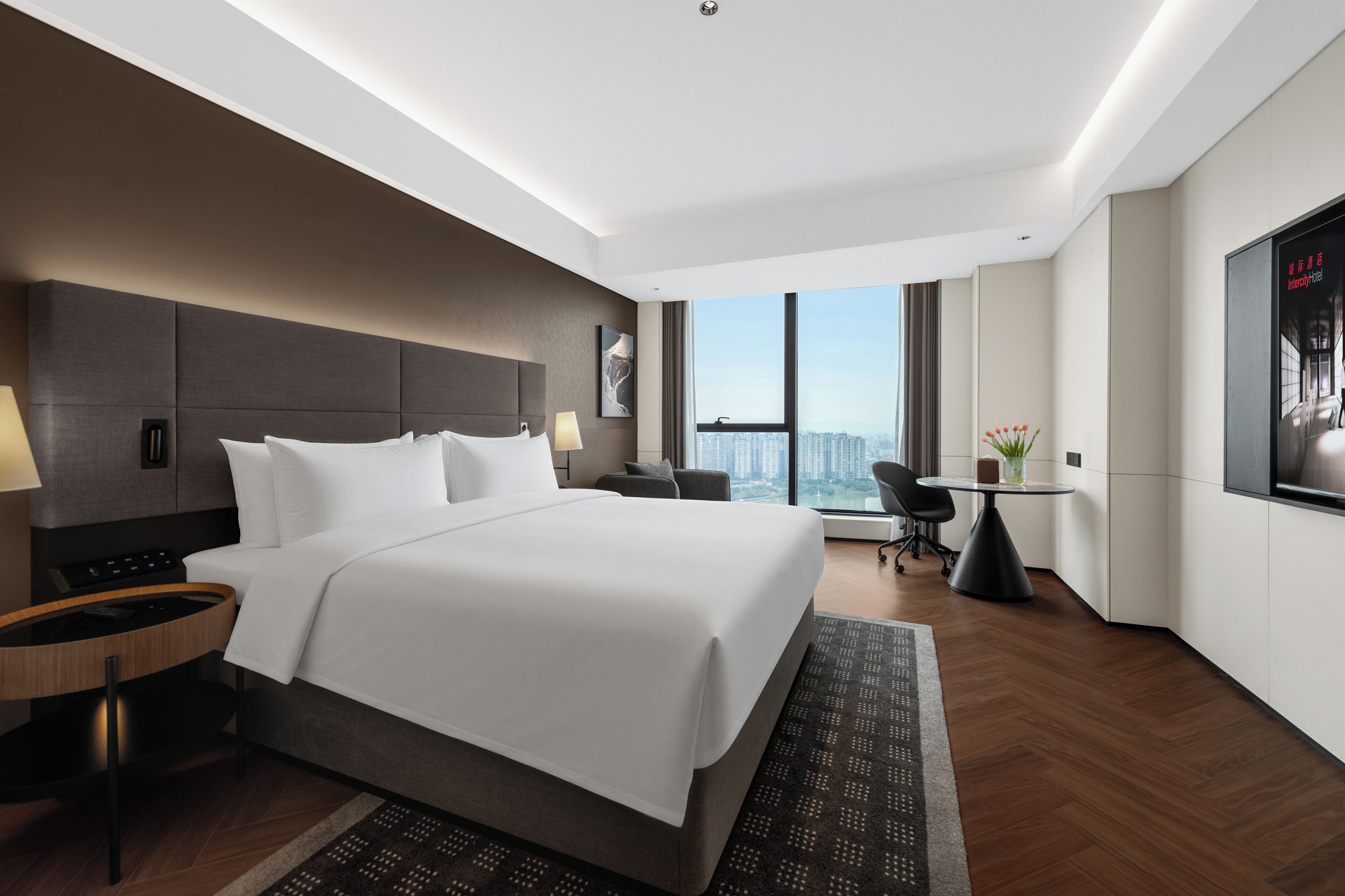 Comfort Single Room | Desk, laptop workspace, blackout drapes, iron/ironing board