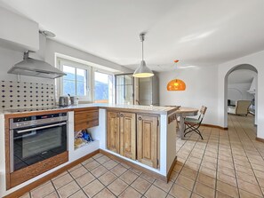 Fridge, oven, dishwasher, coffee/tea maker - Open Sky Retreat Panoramic Alpine Views 6 Sleeps (Chelin)