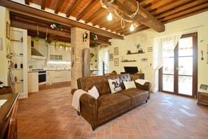 Family Apartment, Multiple Bedrooms, Mountainside (Dimora Belfiore) | Living area - Dimora Belfiore (Capolona)