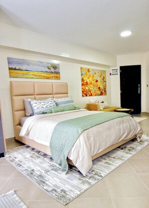 Iron/ironing board, Internet, bed sheets - Stylish duplex studio with balcony, fast Wi-Fi, cozy luxury & city vibes. (Nairobi)