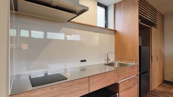 Condo Confort | Cuisine privée | Réfrigérateur grande capacité avec congélateur, four à micro-ondes