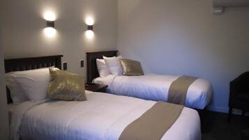 Family Apartment | Soundproofing, iron/ironing board, free WiFi