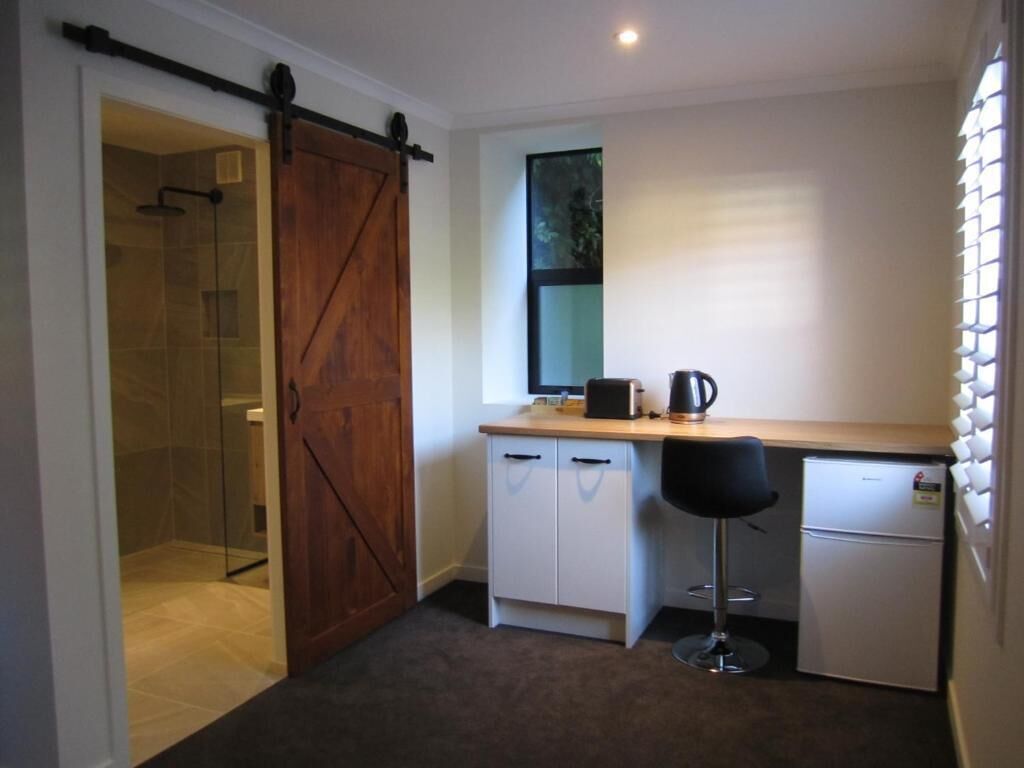 Superior Modern Studio | Interior