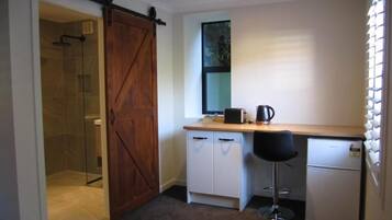 Superior Modern Studio | Interior