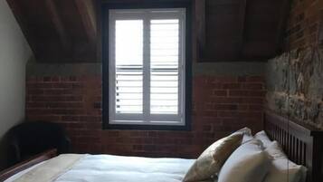 Superior Character Studio (Room 5) | Soundproofing, iron/ironing board, free WiFi