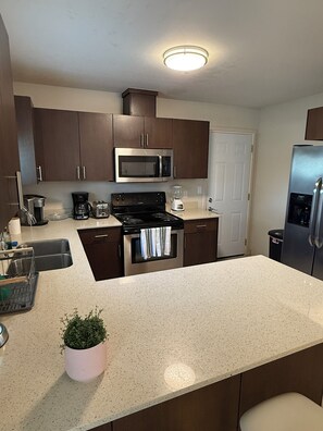 Private kitchen - Welcoming 3-bedroom luxury apartment in gated neighborhood in Edinburg (Edinburg)
