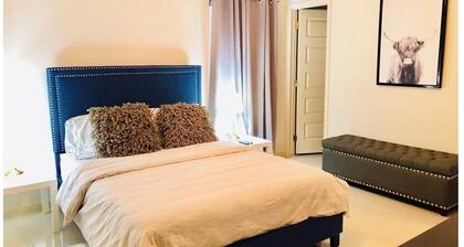 Welcoming 3-bedroom luxury apartment in gated neighborhood in Edinburg