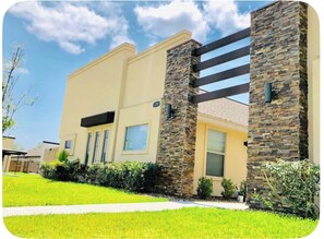 Exterior - Welcoming 3-bedroom luxury apartment in gated neighborhood in Edinburg (Edinburg)