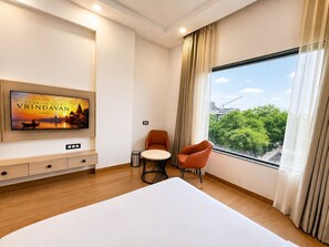 Deluxe Double Room | Egyptian cotton sheets, premium bedding, laptop workspace - Shri ji vilas (Vrindavan)