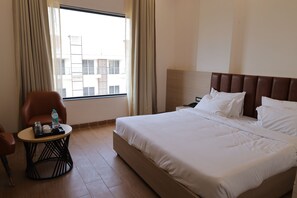 Deluxe Double Room | Egyptian cotton sheets, premium bedding, laptop workspace - Shri ji vilas (Vrindavan)