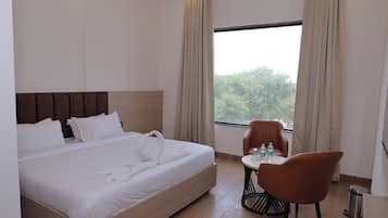 Deluxe Double Room | Egyptian cotton sheets, premium bedding, laptop workspace