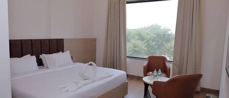 Deluxe Double Room | Egyptian cotton sheets, premium bedding, laptop workspace