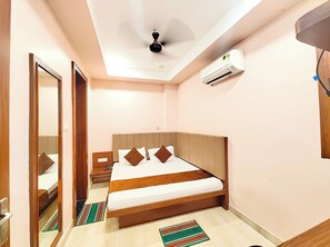 Soundproofing, free WiFi - Hotel Narendra View Puri Near Temple  (Puri)