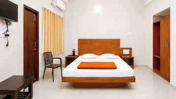 Hypo-allergenic bedding, desk, soundproofing, free WiFi