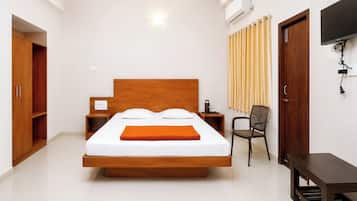 Hypo-allergenic bedding, desk, soundproofing, free WiFi