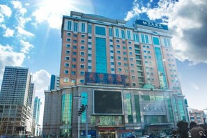 Unclassified image, 4 of 57, button - Tianbao Hotel (Fushun)