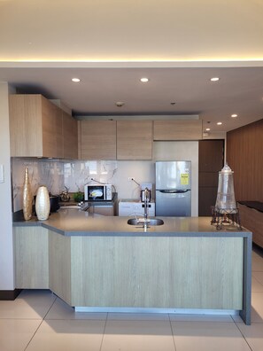 Private kitchen - 1BR Suite St. Mark Near Venice Mall BGC (Taguig)