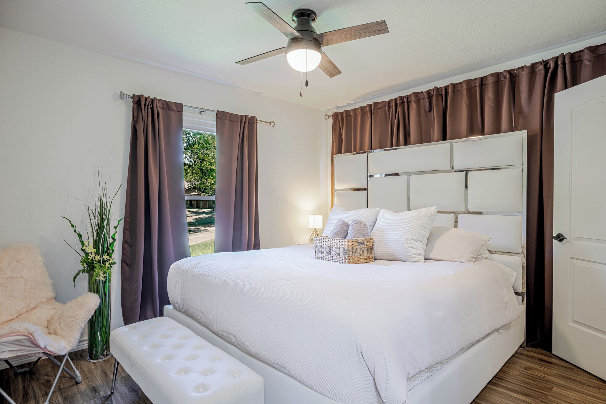 5 bedrooms, iron/ironing board, WiFi, bed sheets