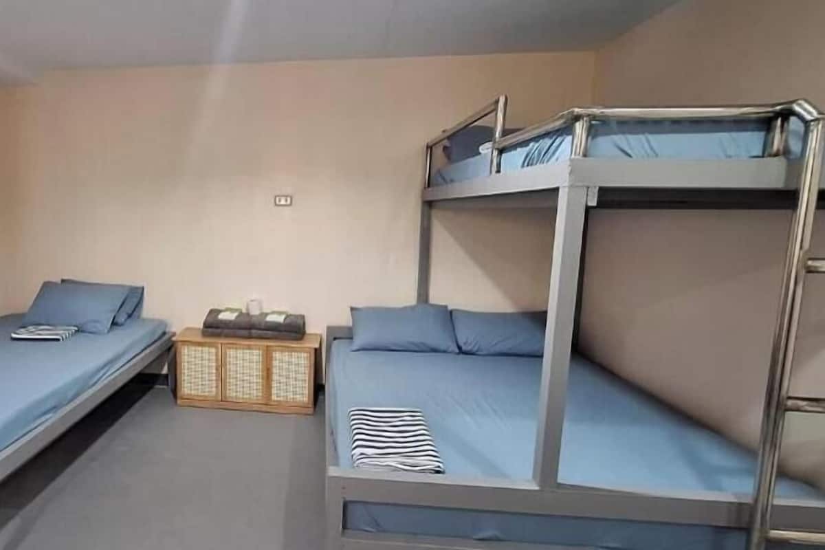 Family Room, Air conditioning | Free WiFi