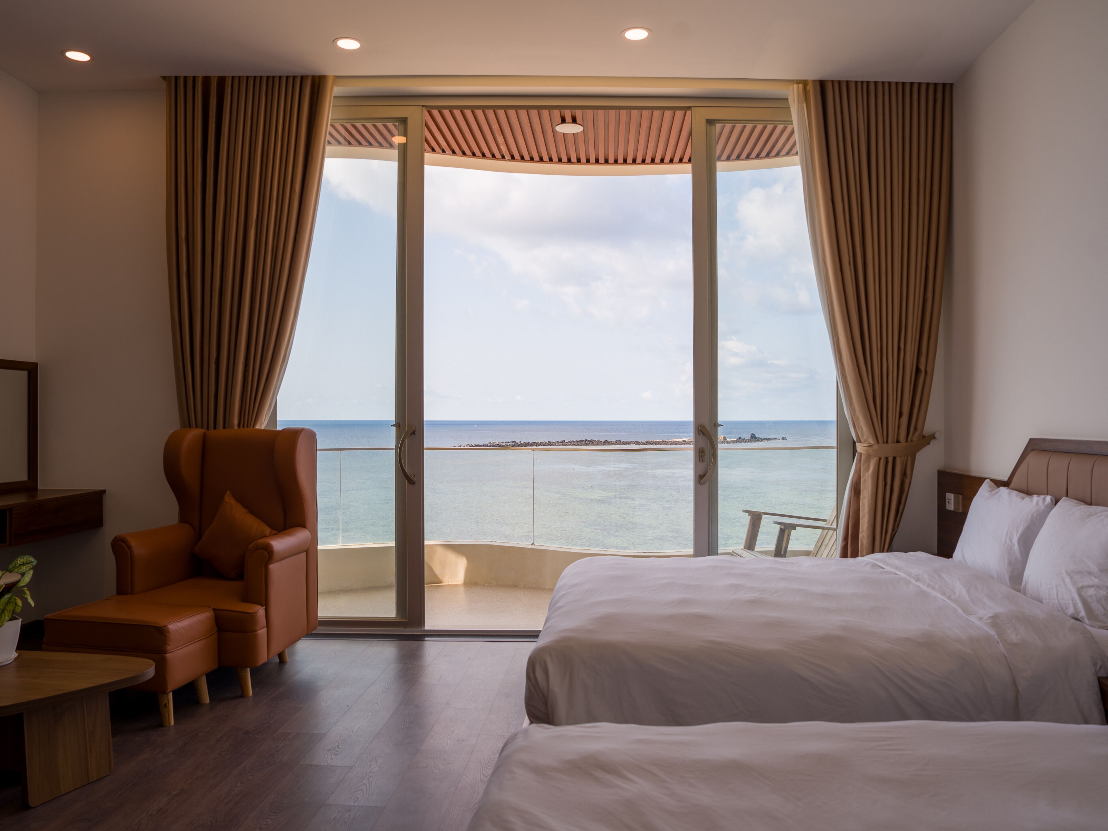 Tomannsrom – deluxe, strandutsikt | Lydisolert og wi-fi (inkludert)