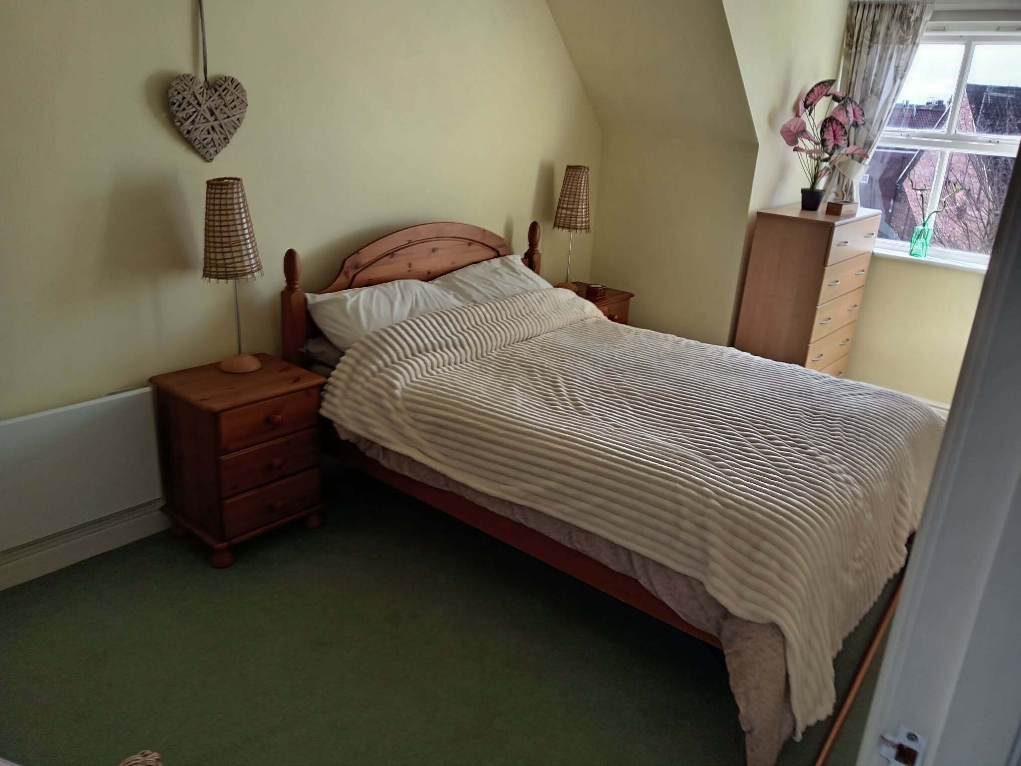 Iron/ironing board, WiFi, bed sheets