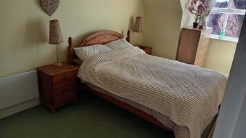 Iron/ironing board, WiFi, bed sheets