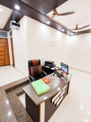 Quầy tiếp tân