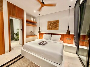 Vila, 3 quartos, vista para a piscina | Cofres nos quartos, escrivaninha, espaço de trabalho para notebook
