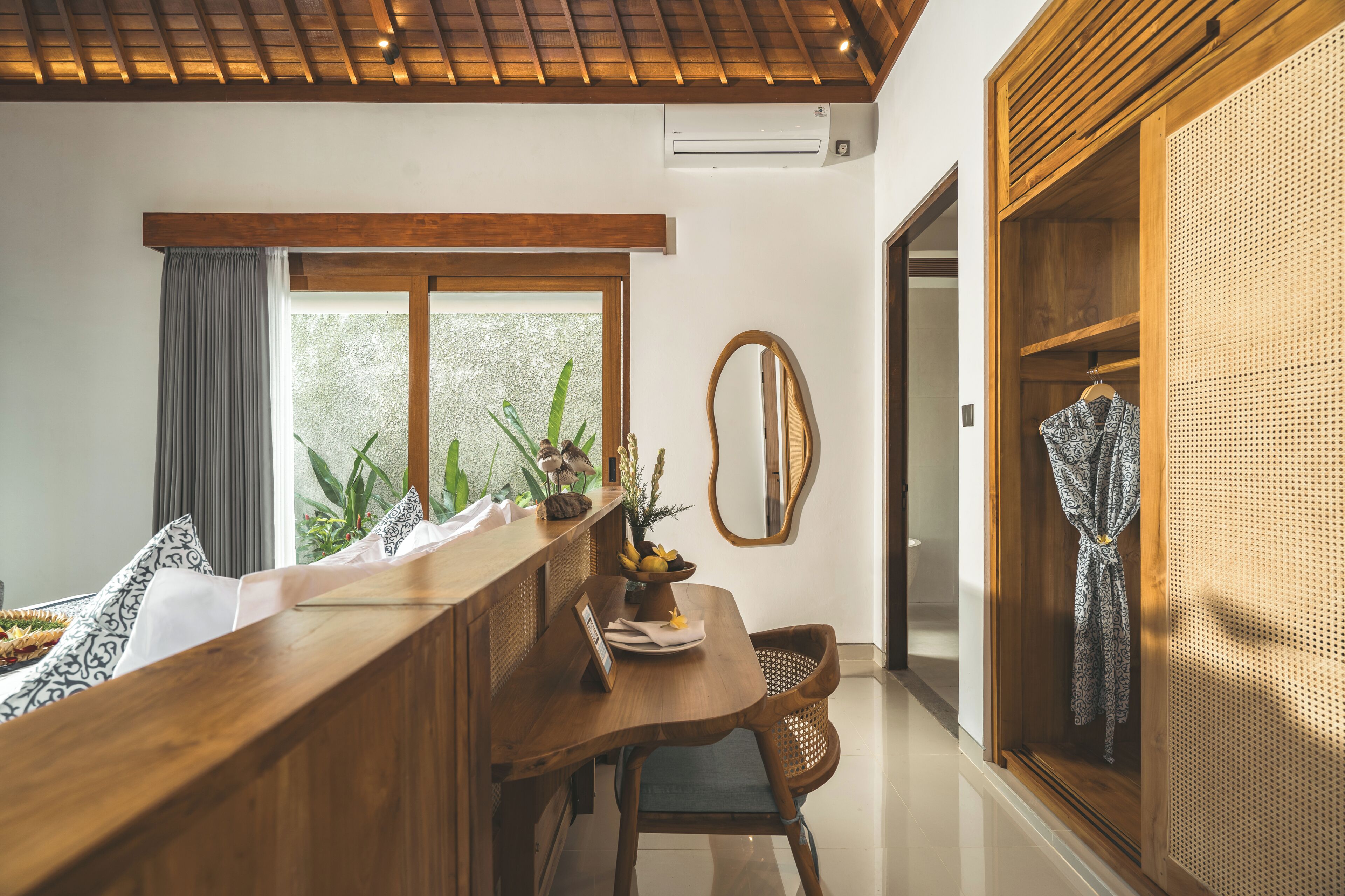 Villa, 1 chambre (Pool Villa) | Minibar, bureau, accès au Wi-Fi (inclus), literie fournie