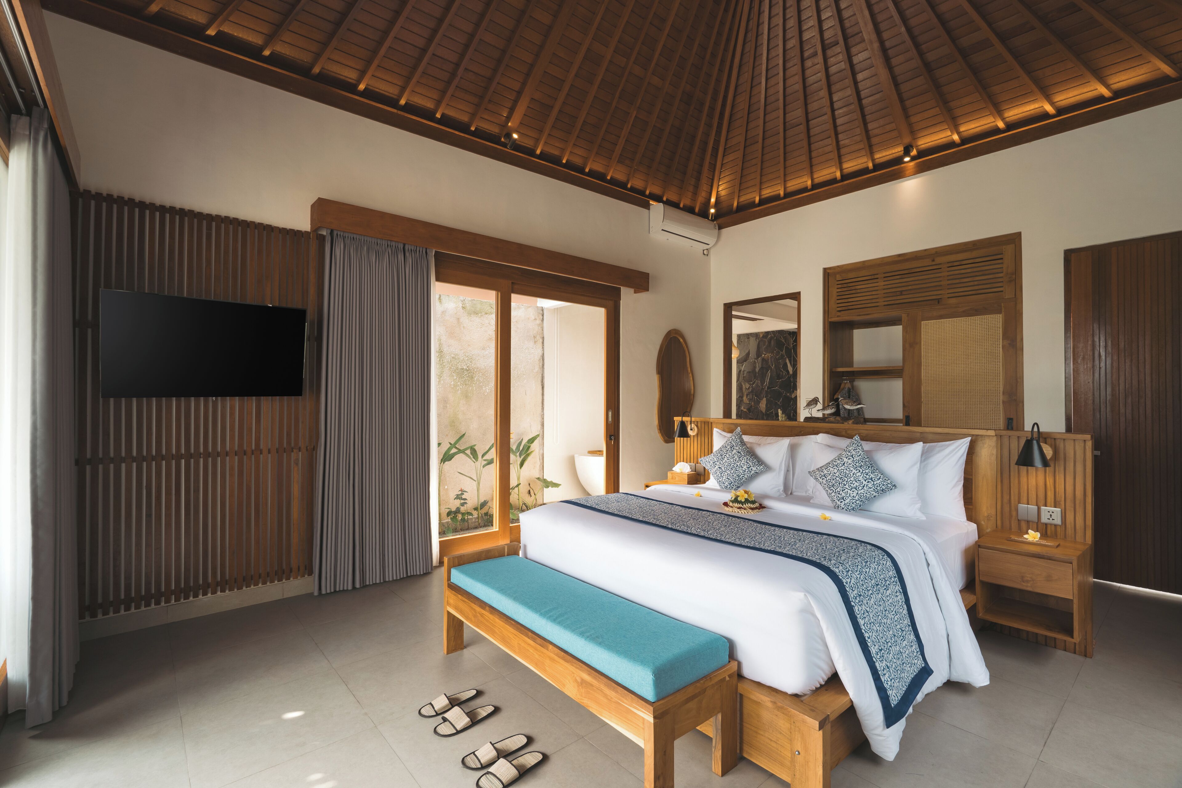 One Bedroom Pool Villa | Minibar, desk, free WiFi, bed sheets