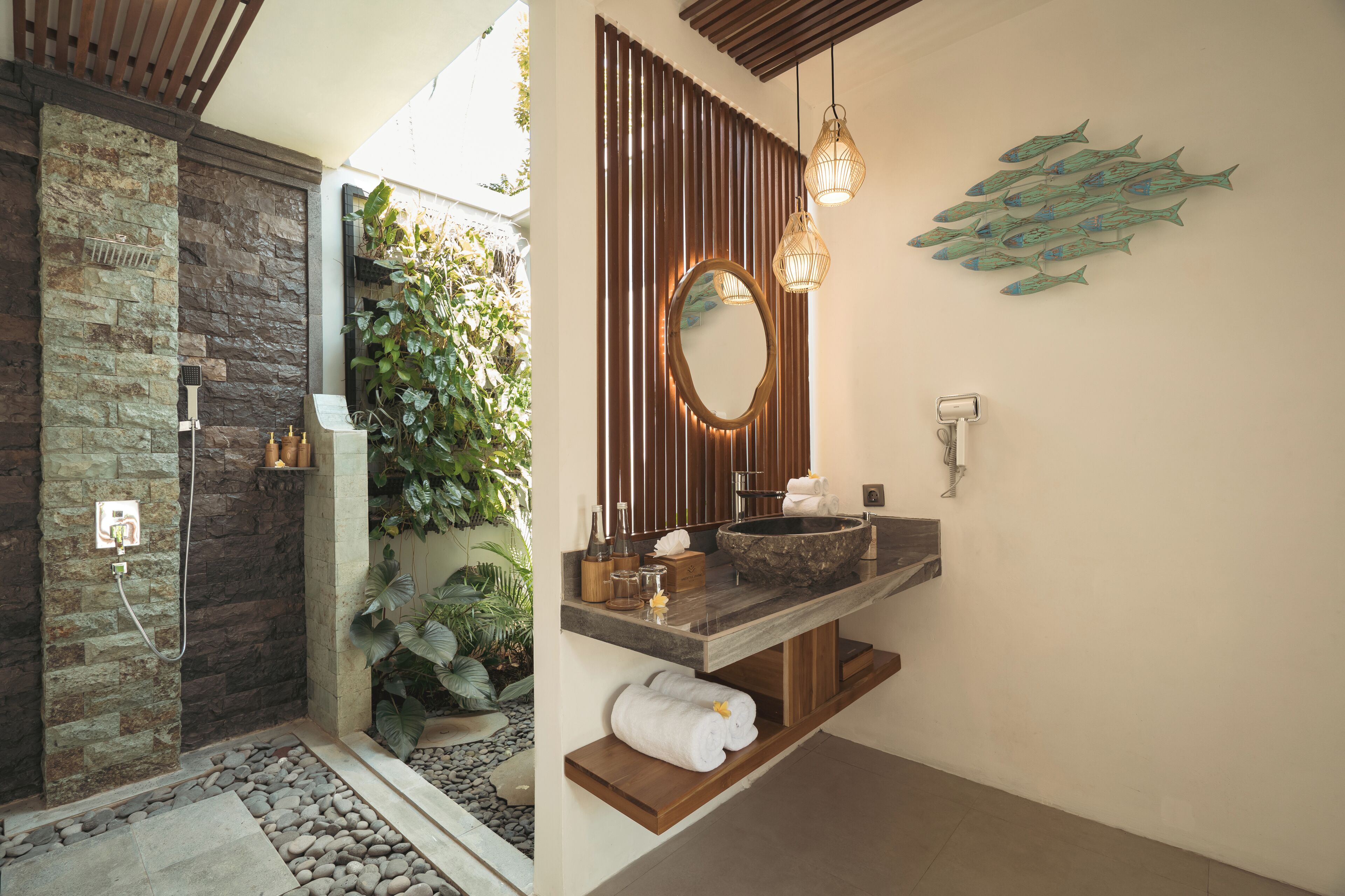 One Bedroom Pool Villa | Bathroom | Separate tub and shower, bidet, towels, soap