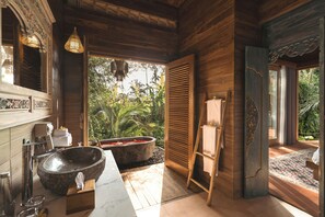 Vila, 1 quarto, vista para a piscina | Banheiro | Toalhas de banho 