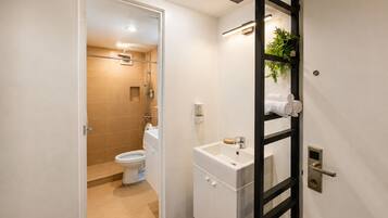 Shower, towels