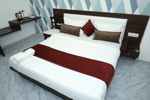 Room - Welcoming 11-bedroom hotel with AC in vibrant Ahmedabad (Ahmedabad)