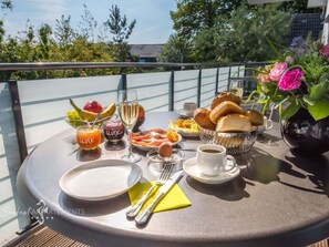 Outdoor dining - Vrbo Property (Niendorf/Ostsee)