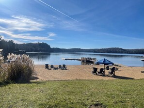 Beach - 3 bedroom cottage on Lake of Bays, Huntsville (Huntsville)