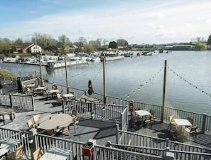 Outdoor dining - Static Caravan 3 Bed Sleeps 8 Dog Friendly Parking (Northampton)