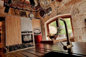Fridge, microwave, oven, stovetop - Luxury "House of Character" Golden Bay/Manikata. (Mellieha)