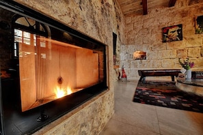 Interior - Luxury "House of Character" Golden Bay/Manikata. (Mellieha)