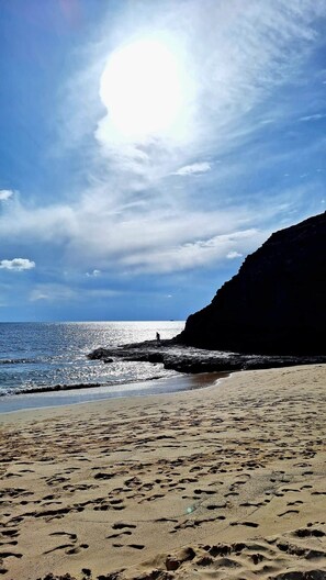 Sun-loungers, beach towels - Villa Mirage - exclusive villa with heated private pool (Playa Blanca)