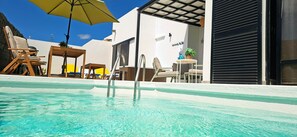 A heated pool - Villa Oasis: Heated pool, Jacuzzi, and style (Yaiza)