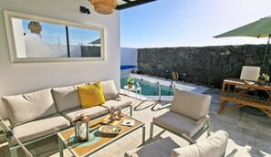 Outdoor dining - Villa Oasis: Heated pool, Jacuzzi, and style (Yaiza)