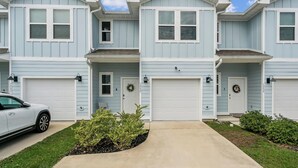 Unclassified image, 5 of 30, button - Modern 3-Bedroom
Townhome with Pool Access (Pensacola)