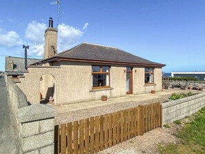 Exterior - 3 bedroom accommodation in Inverallochy (Inverallochy)