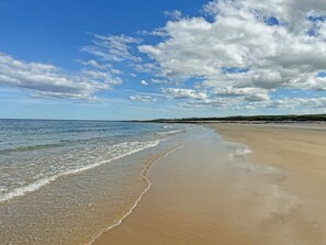 Beach - 3 bedroom accommodation in Inverallochy (Inverallochy)