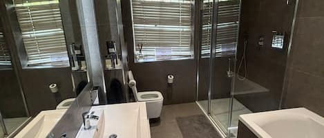 Articles de toilette écologiques, serviettes fournies, savon