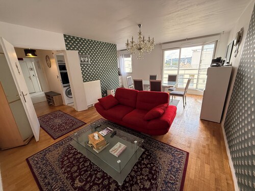 Large bright apartment 70m2 + 2 parking spaces in Massy-Palaiseau