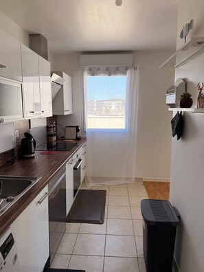 Private kitchen - Large bright apartment 70m2 + 2 parking spaces in Massy-Palaiseau (Massy)
