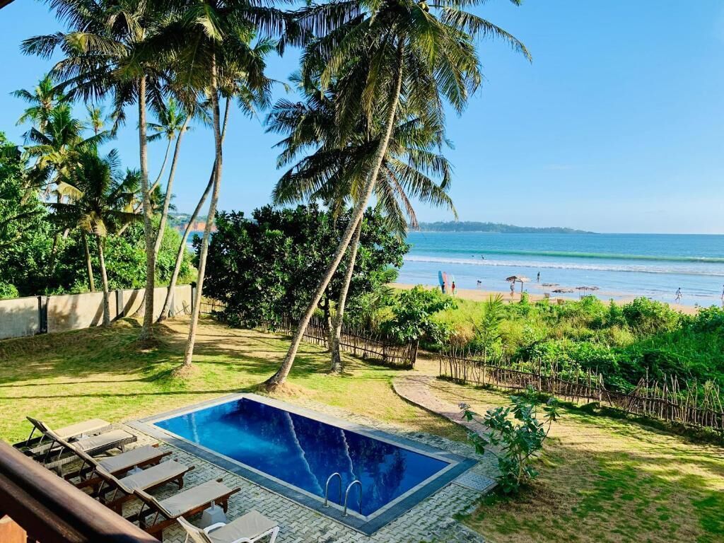 Outdoor pool, free pool cabanas, pool umbrellas